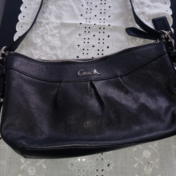 Coach Handbags - Vintage coach purse